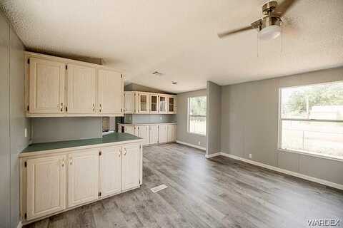 Lass, KINGMAN, AZ 86409