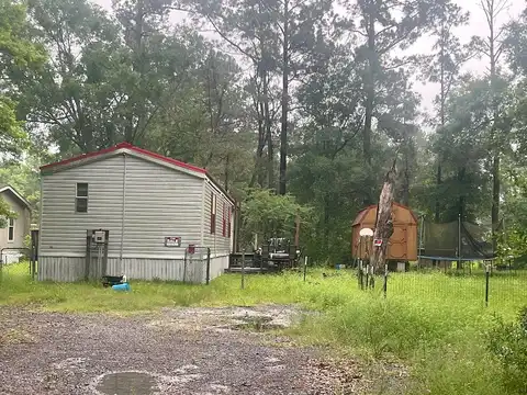 Flora Dr, Vidor, TX 77662