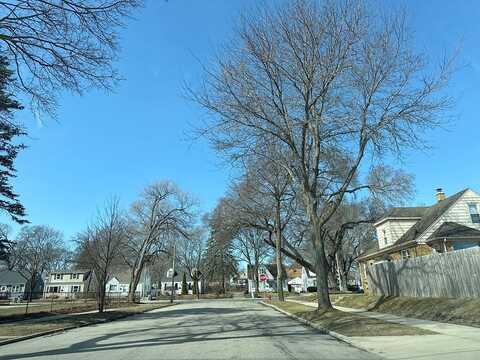 51St, MILWAUKEE, WI 53218