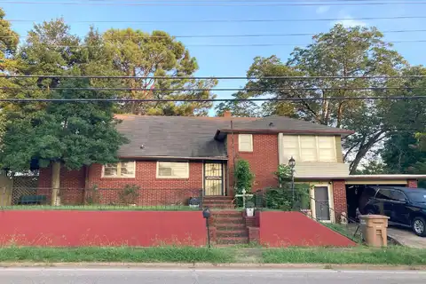 Broad, LEXINGTON, TN 38351