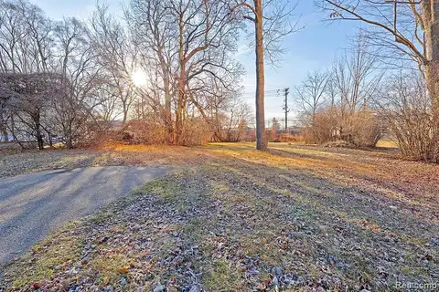Hilton Drive, Southfield, MI 48075
