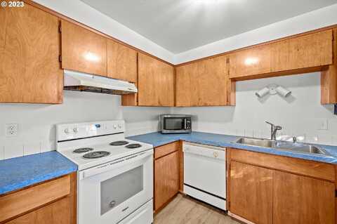 Howard, NEWBERG, OR 97132