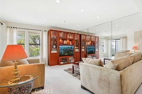 Nice, NEWPORT BEACH, CA 92663