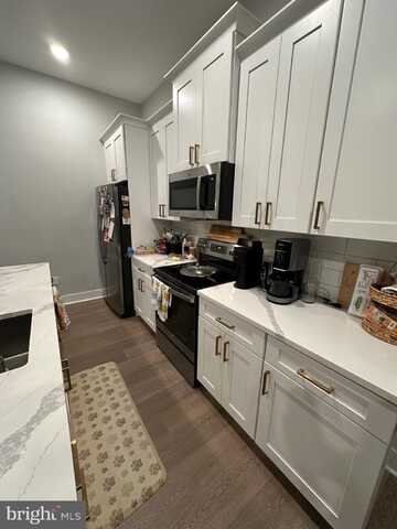 581 JAMESTOWN, PHILADELPHIA, PA 19128
