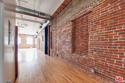 Molino St, Los Angeles, CA 90013