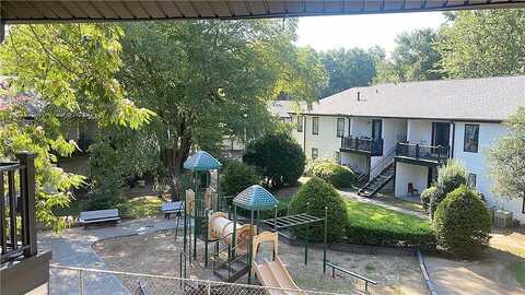 Woodbriar Cir, Tucker, GA 30084