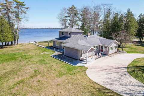 536 N W Gulliver Lake, Gulliver, MI 49840