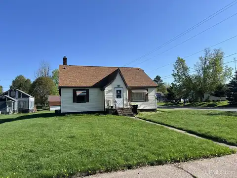 329 Evergreen, Iron River, MI 49935