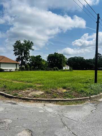 1090 Live Oak St., Beaumont, TX 77703