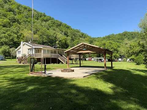 62 River Drive, HINTON, WV 25951