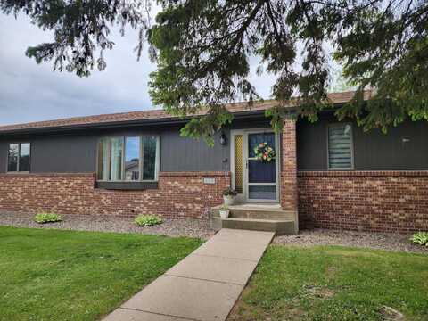 702 SW 6th Avenue, Waukon, IA 52172