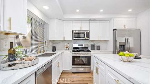 Via Athena, ALISO VIEJO, CA 92656