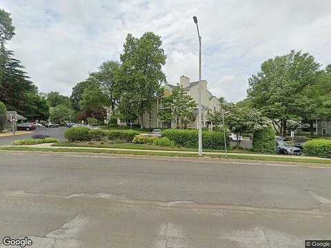 Willow Point Dr, Falls Church, VA 22042