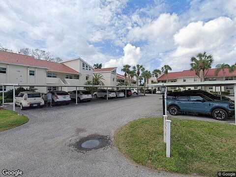 Village Cir, Venice, FL 34292