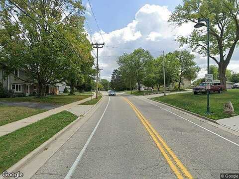 W Wisconsin Ave, Pewaukee, WI 53072