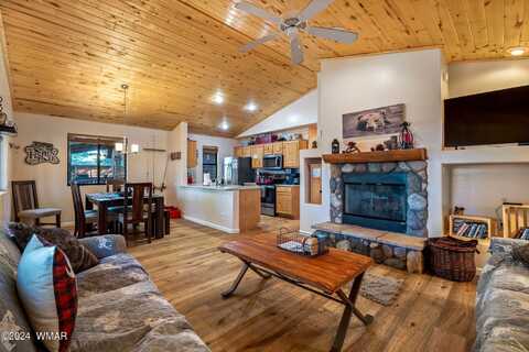2708 High Pine Loop, Overgaard, AZ 85933