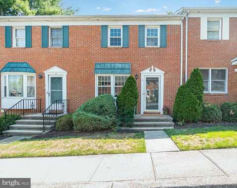S Fairfax Village, Harrisburg, PA 17112