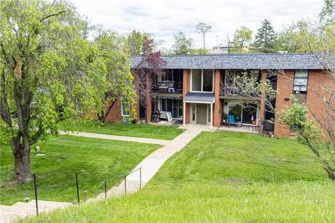 1200 College Park Dr, Crescent, PA 15108