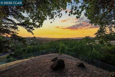 575 Morecroft Rd, Lafayette, CA 94549