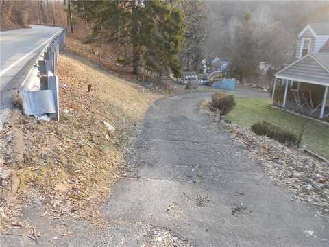 939 Middle Rd, Shaler, PA 15223