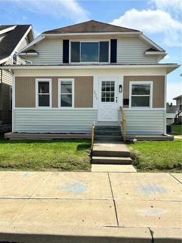 221 Line Ave, Ellwood City, PA 16117