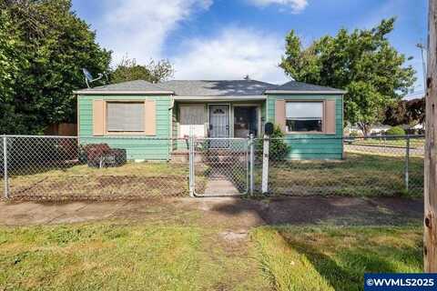 996 14th St SE, Salem, OR 97302