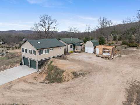 2286 Maxwell Road, Petoskey, MI 49770
