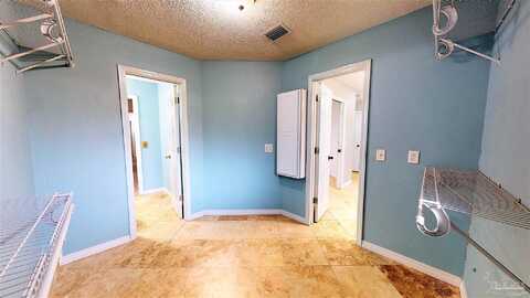 Mandavilla, GULF BREEZE, FL 32563