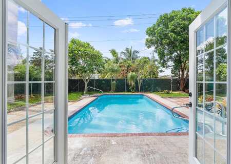 18Th, Lake Worth, FL 33460