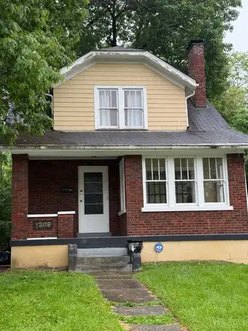 1209 Groesbeck Road, Cincinnati, OH 45224
