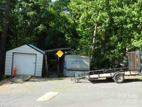 124 Oak Street, New London, NC 28127