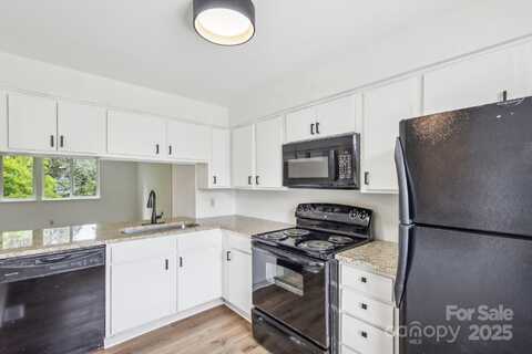9424 Lexington Circle, Charlotte, NC 28213
