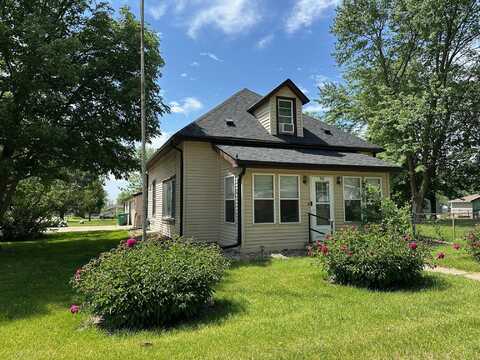 918 Elm Avenue, Norwalk, IA 50211
