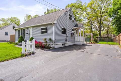 21 Roosevelt Boulevard, Enfield, CT 06082