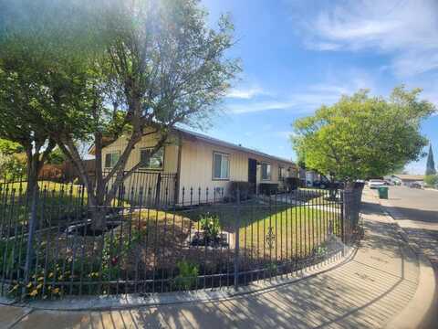 1933 Tri Circle Drive, Firebaugh, CA 93622