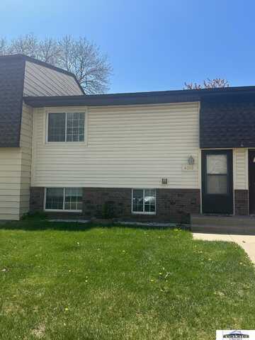 4319 Abbott Road, Lincoln, NE 68516