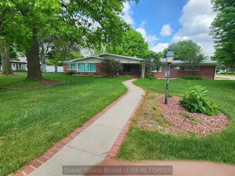 2004 W Anna St, Grand Island, NE 68803