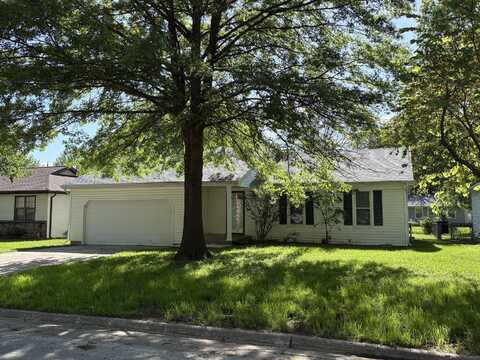 2521 S Regina Avenue, Springfield, MO 65807