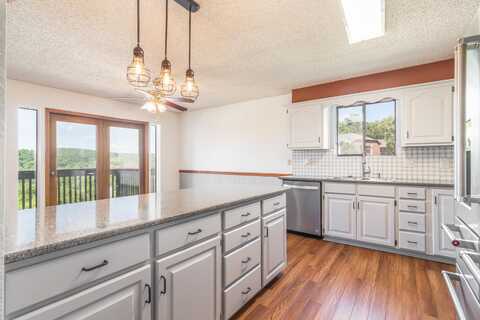 150 Sunken Forest Dr., Forsyth, MO 65653