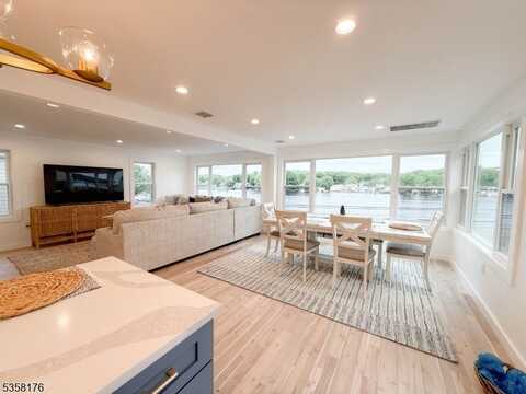 35 S Lakeside Ave, Jefferson Twp., NJ 07849