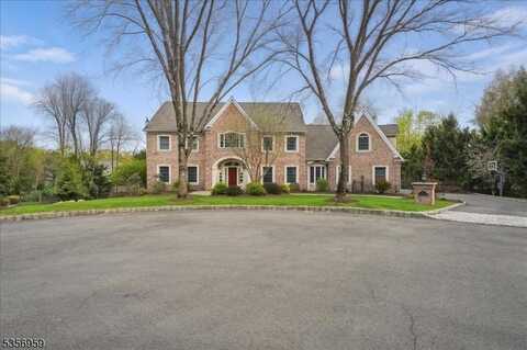 8 Matthew Pl, Mahwah, NJ 07430