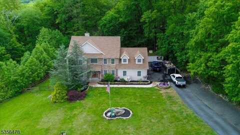 22 Melody Ln, West Milford, NJ 07480