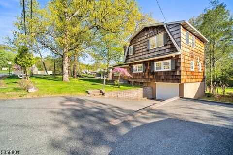 132 Hiawatha Blvd, Oakland, NJ 07436