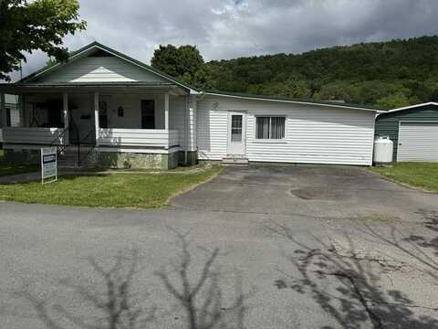 421 9th St, Rainelle, WV 25962