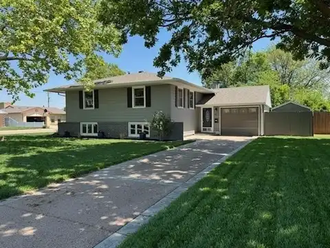 1636 Cherokee Rd, Great Bend, KS 67530