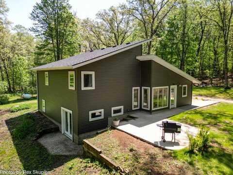 2490 S Parsons Avenue, Fremont, MI 49412