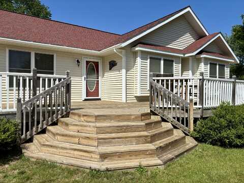 5094 Samerdar Drive, Onekama, MI 49675