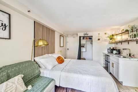 2463 Kuhio Avenue, Honolulu, HI 96815