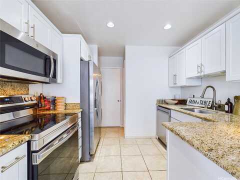 572 Mananai Place, Honolulu, HI 96818