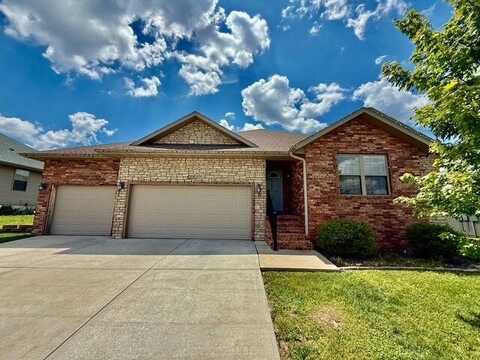 1205 N 12th Avenue, Ozark, MO 65721